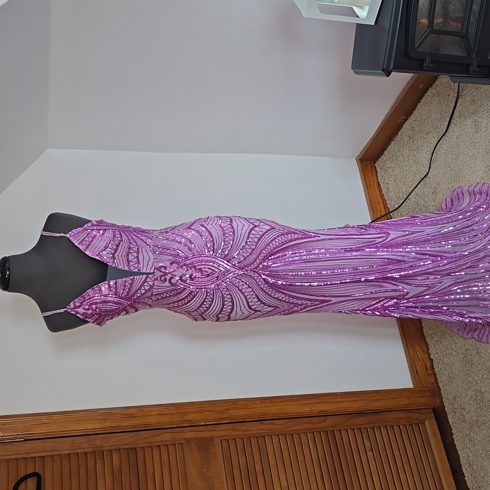 Elegant Lavender Sequin Prom Dress - Spaghetti Strap Gown